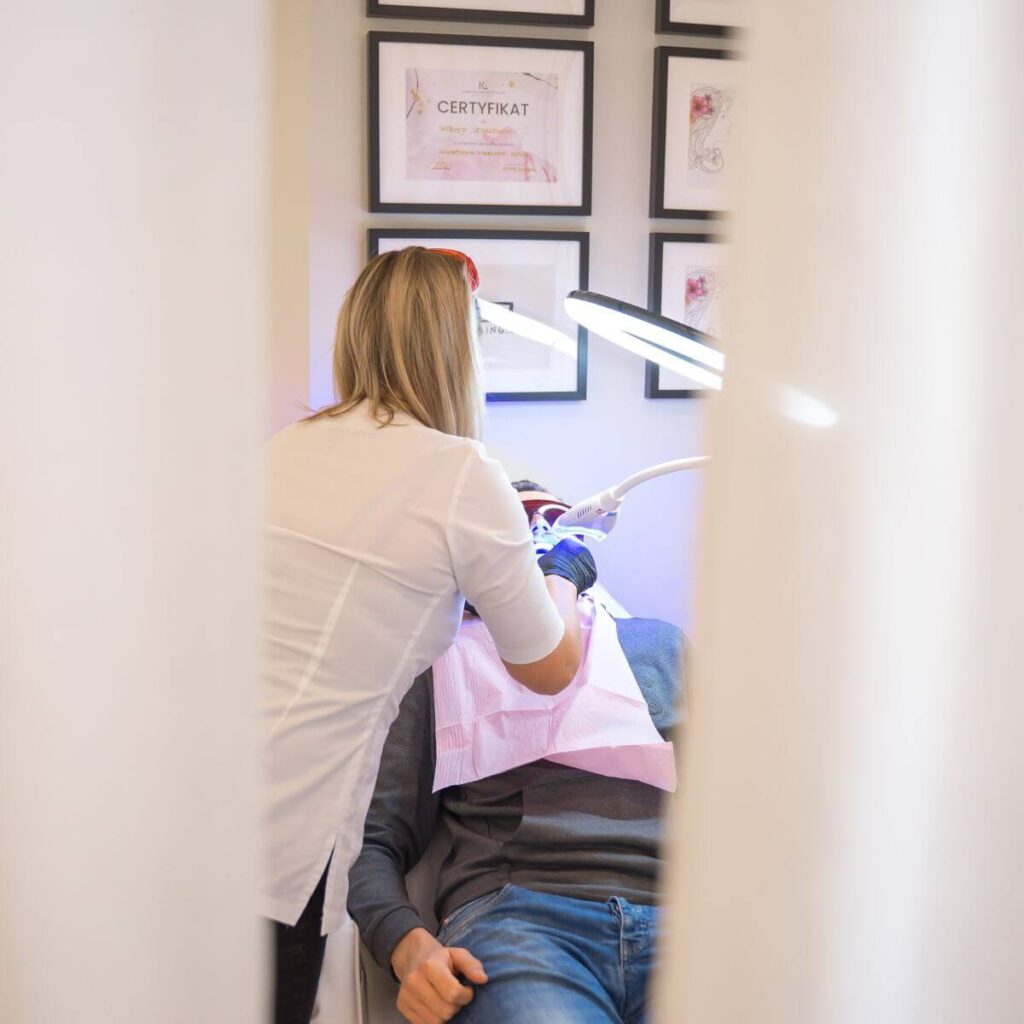 13_kosmetyczne_wybielane_zebow_ustron_brenna